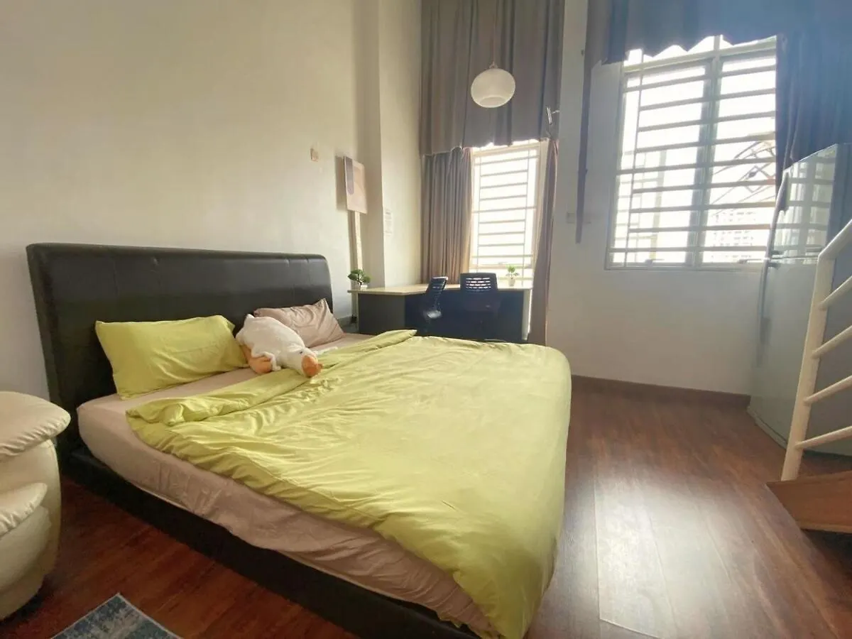 Minimalist Balcony Duplex W Netflix At Bayan Lepasアパートメント